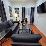 Budget Beverly Hills Cottage Style 2 Bedroom Apt - 5 Minutes From Rodeo Drive